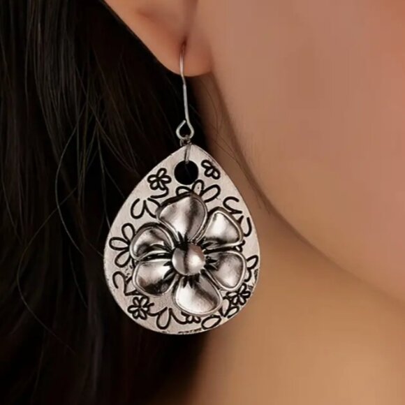 Vintage Boho Earrings Engraved Flower Water Drop Shape Earrings - Picture 2 of 3
